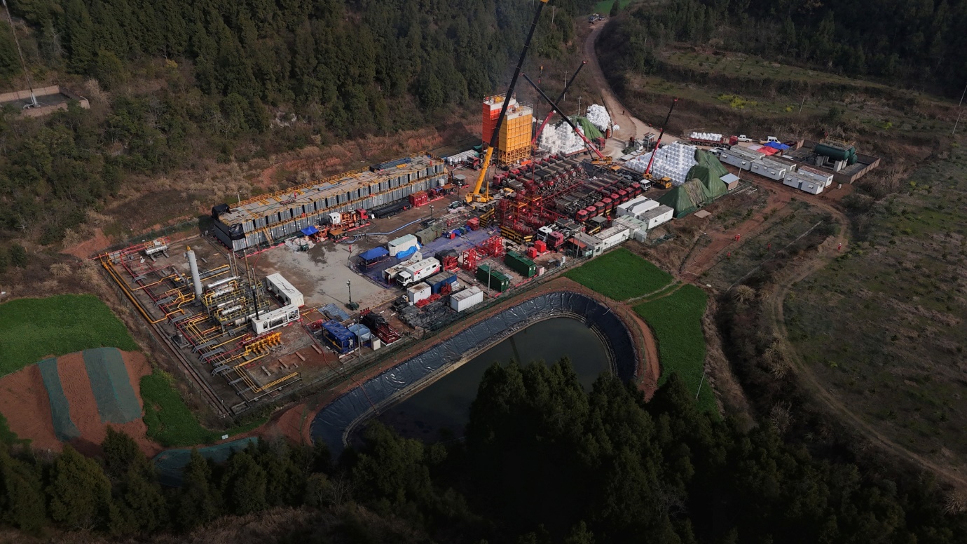 洛克石油八角場2025年首場大型壓裂施工圓滿完成